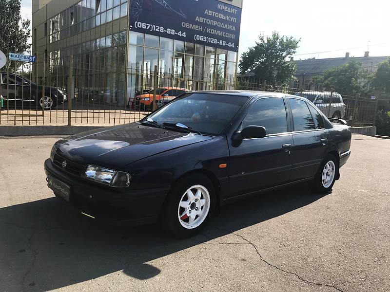 Седан Nissan Primera 1992 в Николаеве