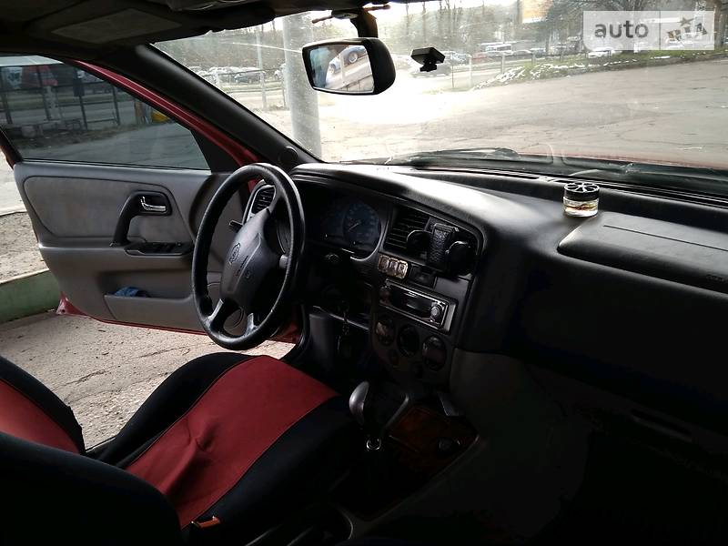 Хетчбек Nissan Primera 2000 в Києві