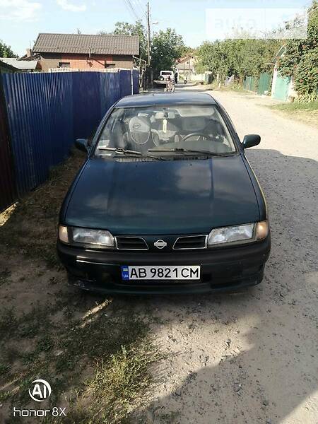 Седан Nissan Primera 1996 в Виннице