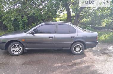 Седан Nissan Primera 1995 в Краснограді