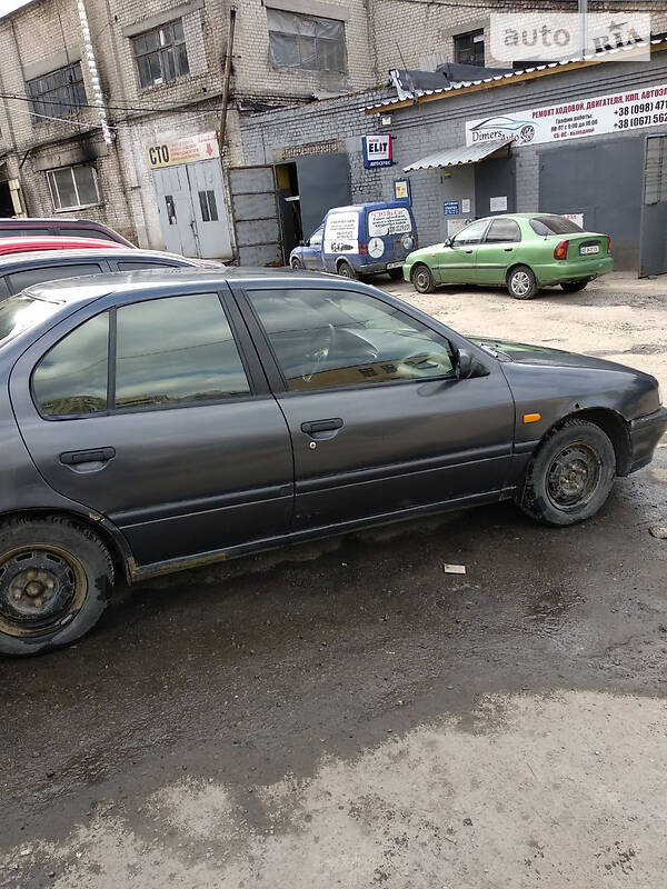 Седан Nissan Primera 1991 в Днепре
