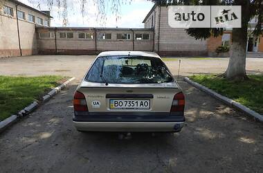 Хэтчбек Nissan Primera 1993 в Дубно