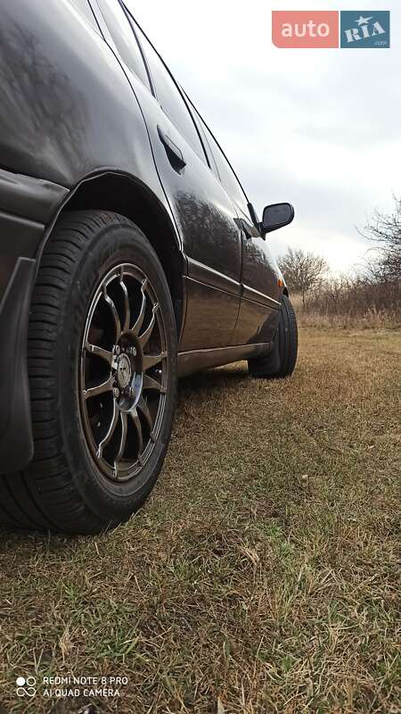 Седан Nissan Primera 1991 в Роздільній