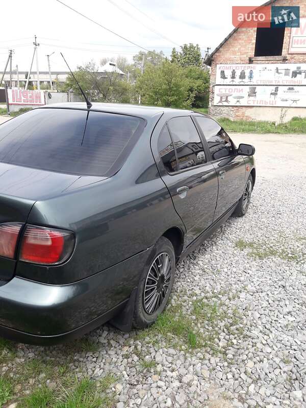 Седан Nissan Primera 1999 в Сторожинці