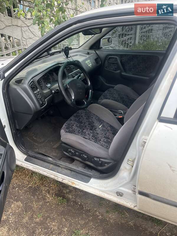 Ліфтбек Nissan Primera 1998 в Межовій