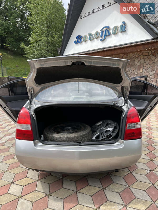 Седан Nissan Primera 2003 в Косове