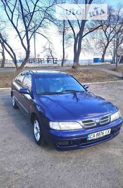 Седан Nissan Primera 1996 в 