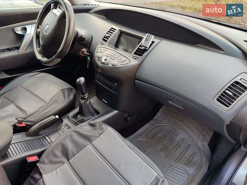 Седан Nissan Primera 2005 в Новомосковську