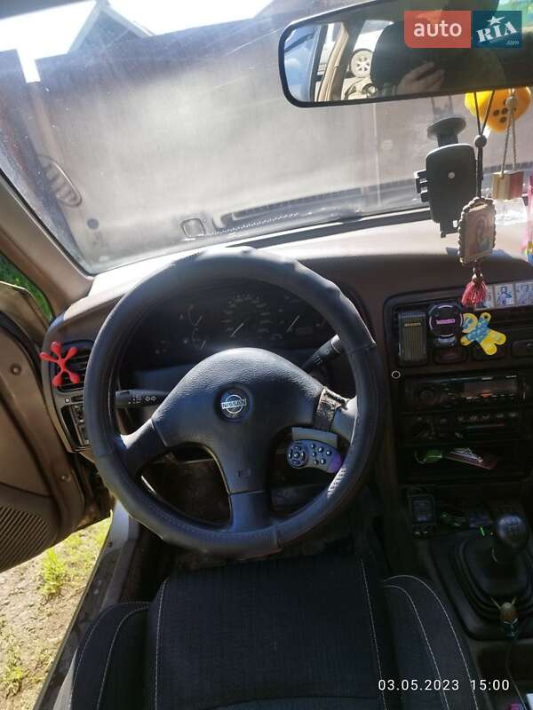 Седан Nissan Primera 1992 в Дніпрі