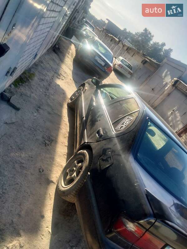 Седан Nissan Primera 1991 в Киеве