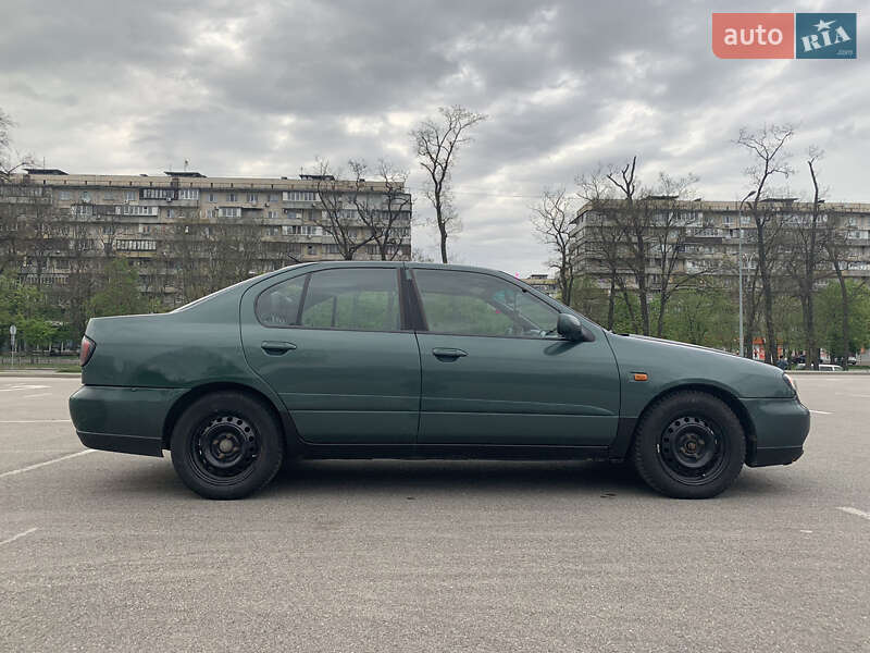Седан Nissan Primera 2001 в Києві