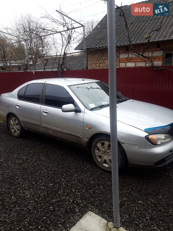 Седан Nissan Primera 2001 в Иршаве