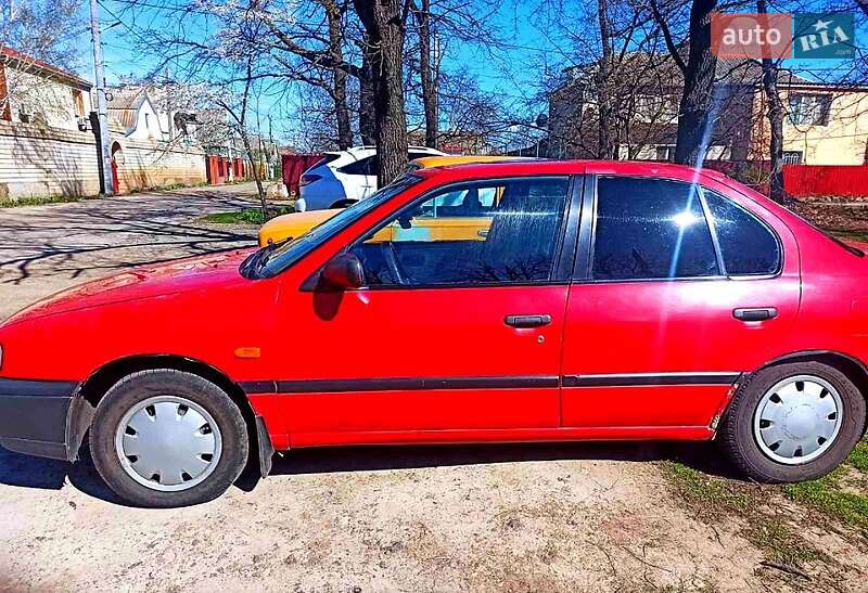 Седан Nissan Primera 1992 в Раздельной