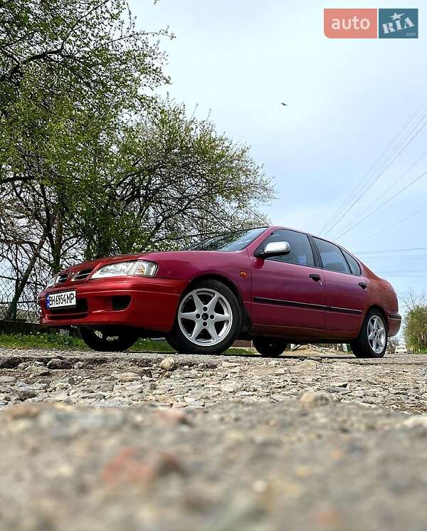Седан Nissan Primera 1996 в Білгороді-Дністровському