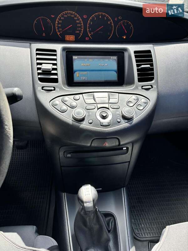 Седан Nissan Primera 2006 в Киеве