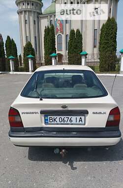 Хэтчбек Nissan Primera 1993 в Дубно