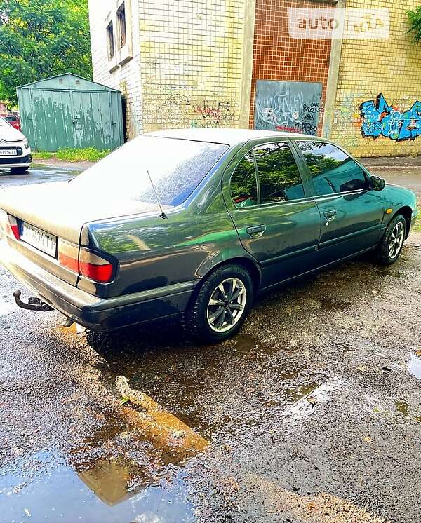 Nissan Primera 1992
