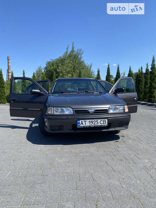 Седан Nissan Primera 1993 в Надворной