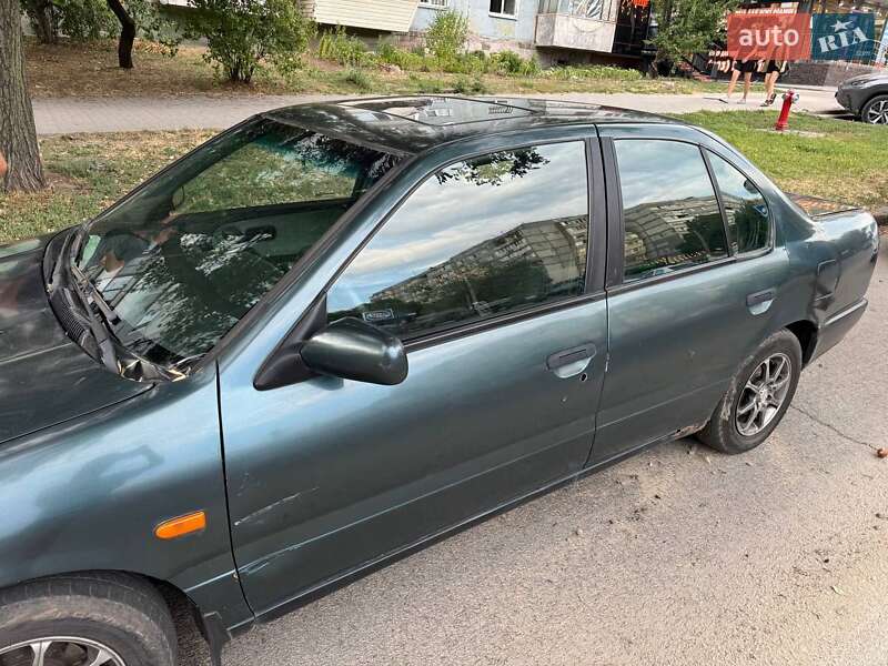 Седан Nissan Primera 1994 в Запоріжжі
