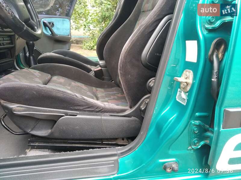 Седан Nissan Primera 1996 в Березівці