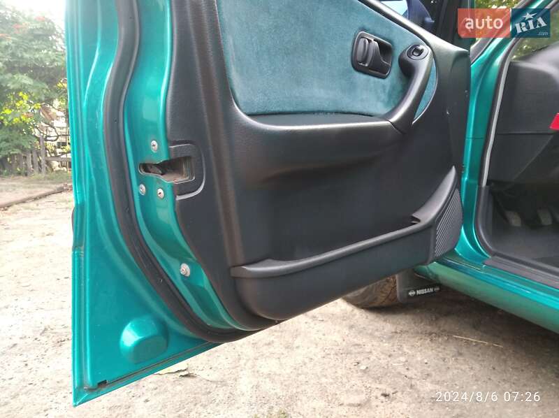 Седан Nissan Primera 1996 в Березівці