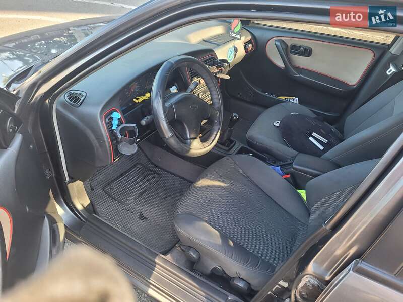 Седан Nissan Primera 1995 в Киеве