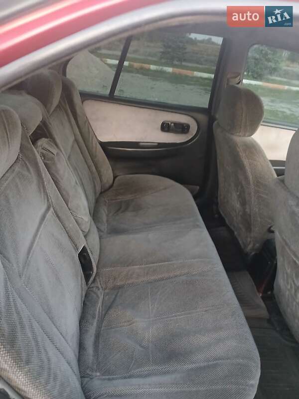 Седан Nissan Primera 1990 в Василькові