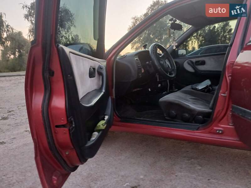 Седан Nissan Primera 1990 в Василькові