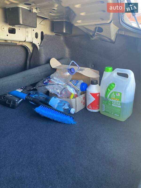 Седан Nissan Primera 2003 в Чернівцях