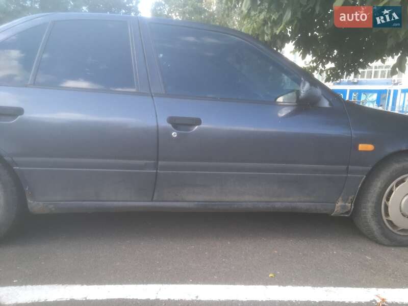 Седан Nissan Primera 1990 в Одесі