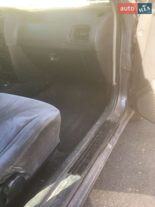 Седан Nissan Primera 1990 в Одесі