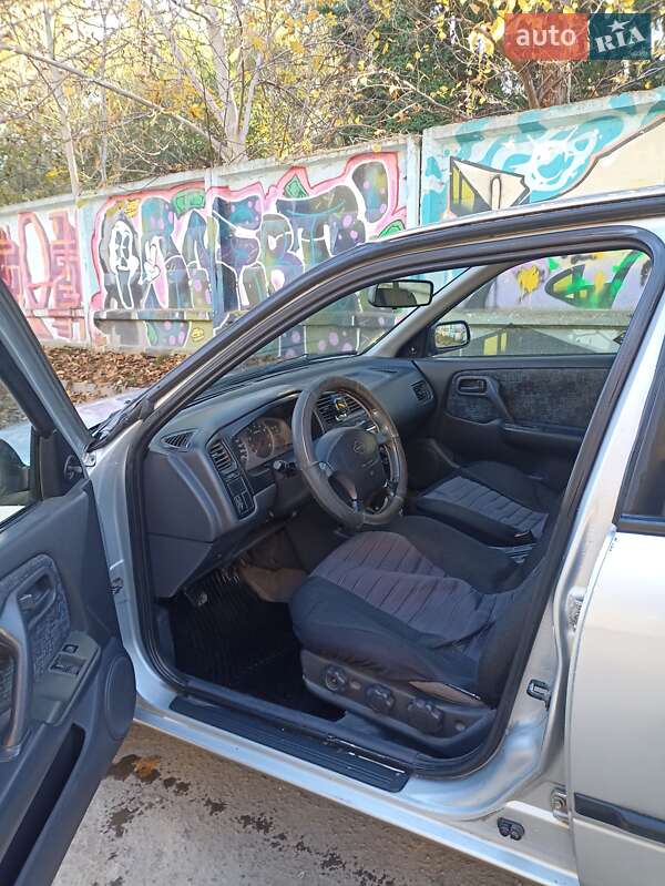 Лифтбек Nissan Primera 1998 в Львове