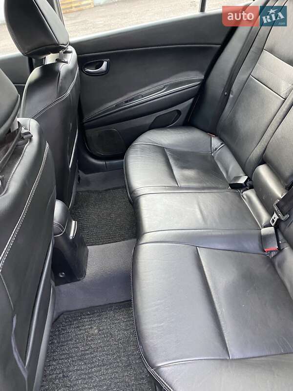 Лифтбек Nissan Primera 2002 в Киеве