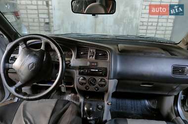 Седан Nissan Primera 2000 в Дніпрі