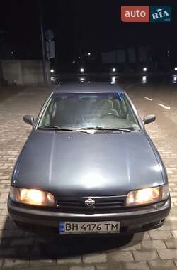 Седан Nissan Primera 1993 в Білгороді-Дністровському