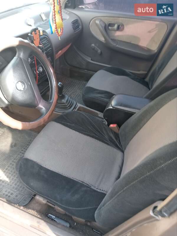 Седан Nissan Primera 1990 в Одесі