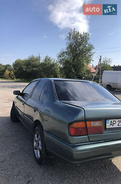 Седан Nissan Primera 1990 в Вольнянске