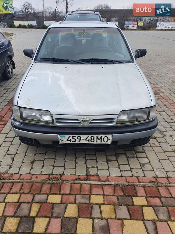 Седан Nissan Primera 1992 в Снятині