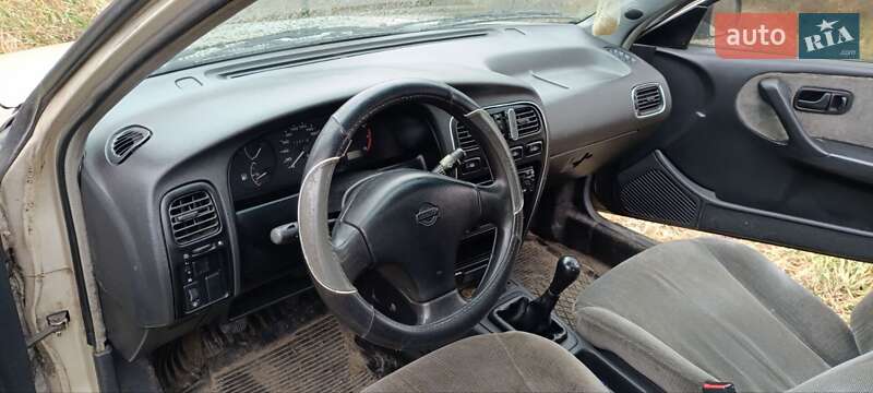 Седан Nissan Primera 1994 в Львові