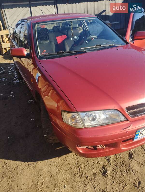 Седан Nissan Primera 1997 в Буске