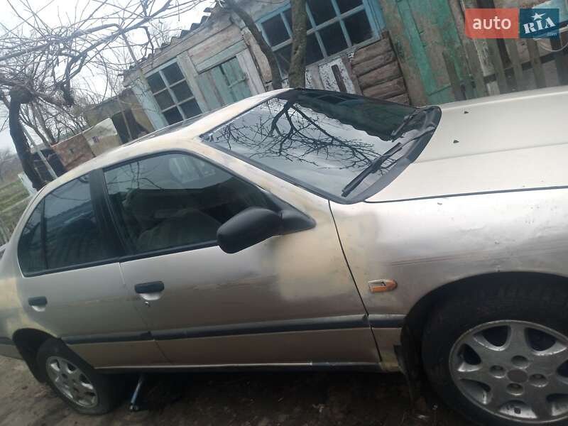 Nissan Primera 1992