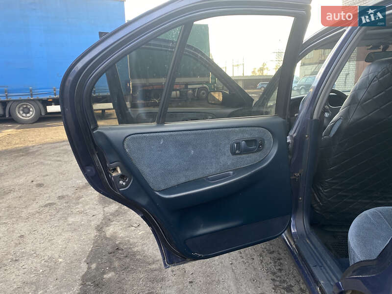 Седан Nissan Primera 1994 в Шептицькому