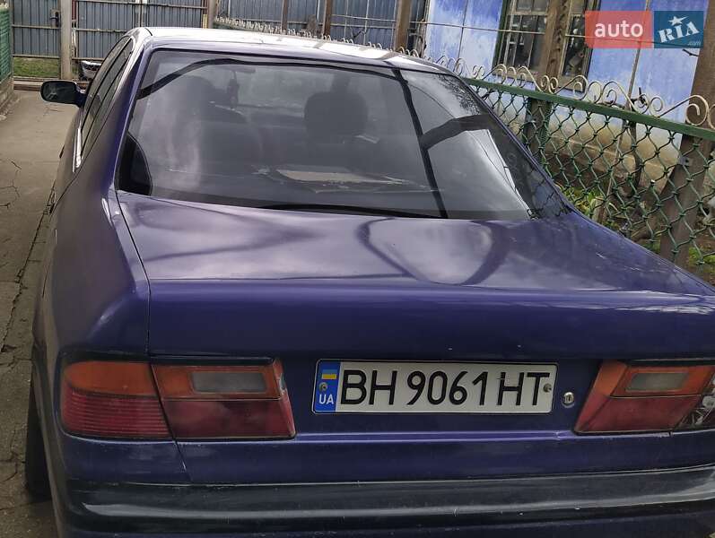 Седан Nissan Primera 1992 в Раздельной