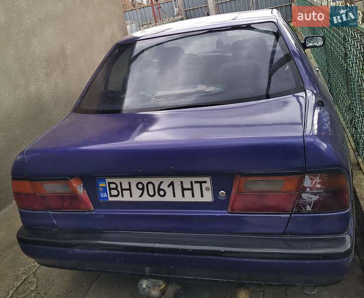 Седан Nissan Primera 1992 в Раздельной