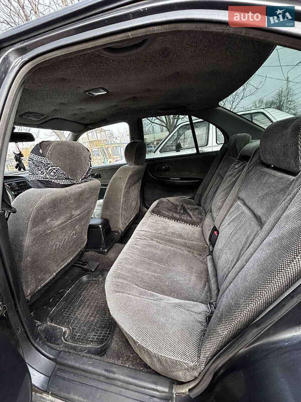 Седан Nissan Primera 1992 в Днепре