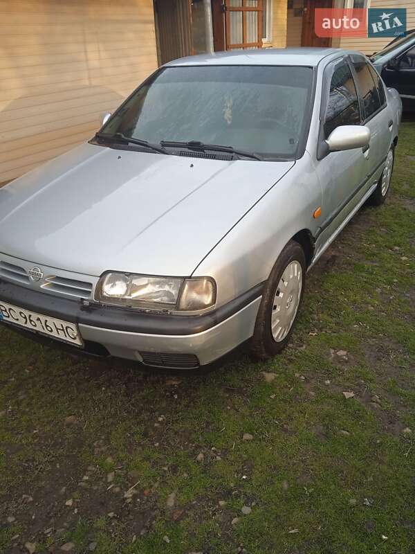 Седан Nissan Primera 1992 в 