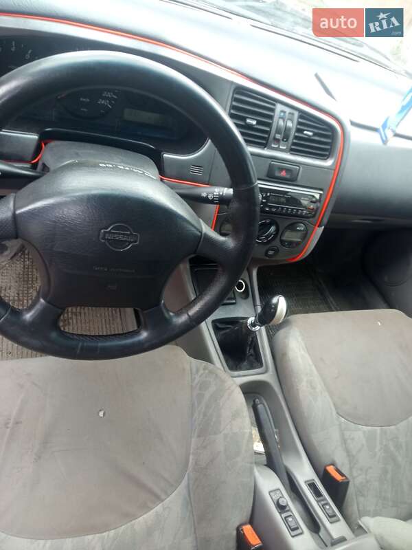 Седан Nissan Primera 2000 в 