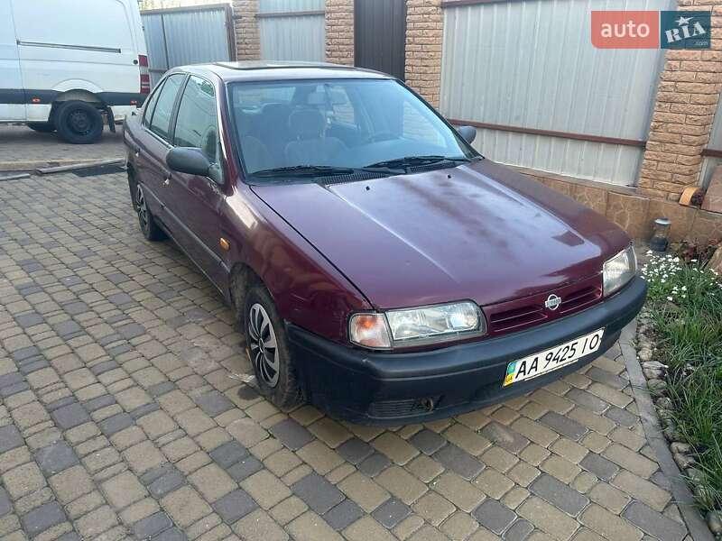 Седан Nissan Primera 1992 в 