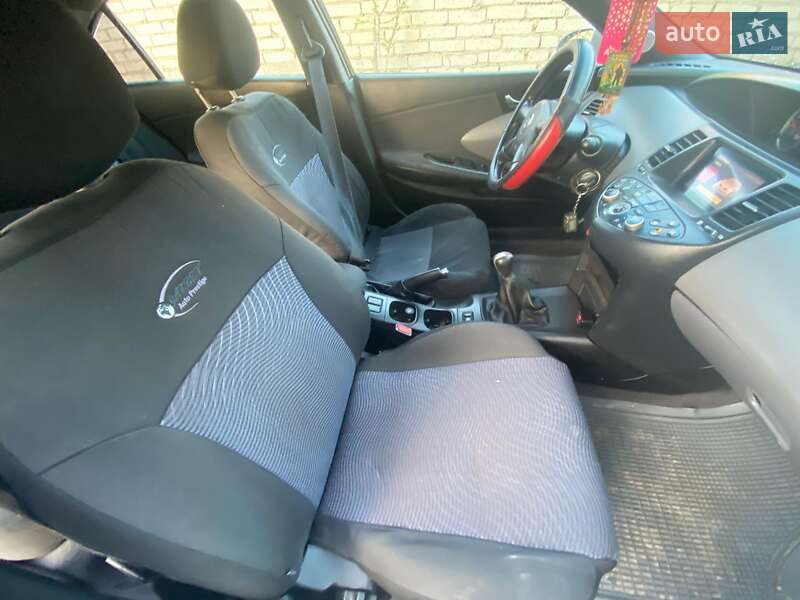 Седан Nissan Primera 2003 в Березному