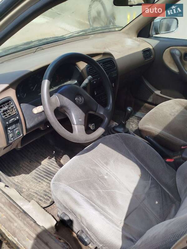 Седан Nissan Primera 1991 в Миколаєві
